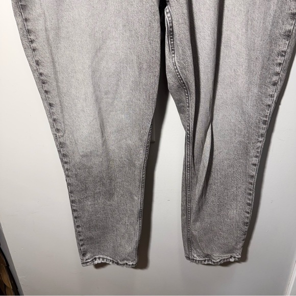 Good American Grey Black Distressed Tapered High Rise Jeans Size 20 - Picture 4 of 13